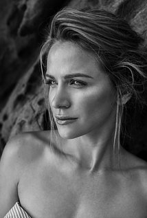 Shantel VanSanten